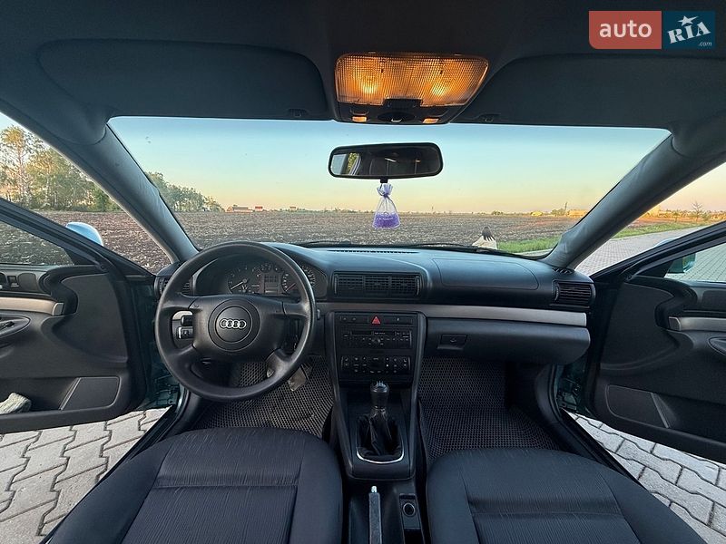 Седан Audi A4 1999 в Липовце