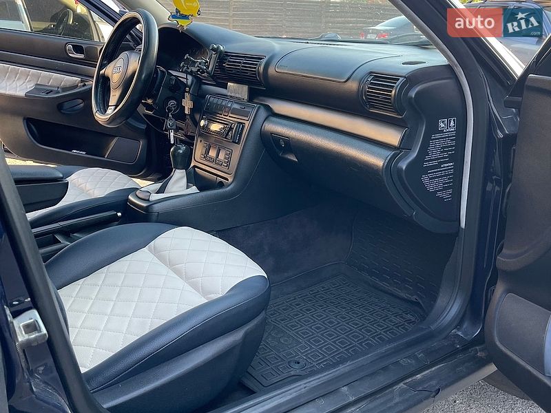 Седан Audi A4 1996 в Гостомеле