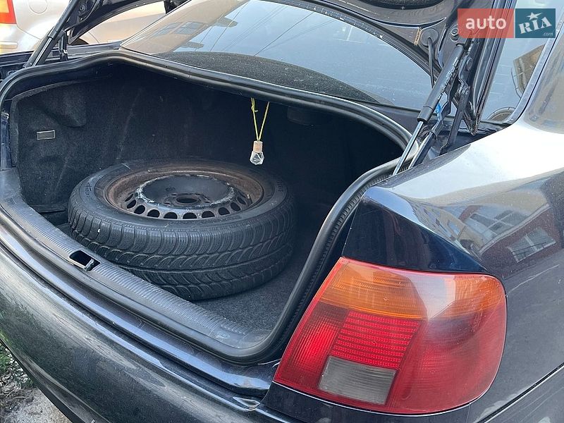 Седан Audi A4 1996 в Гостомеле