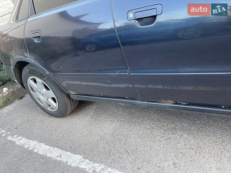 Седан Audi A4 1996 в Гостомеле