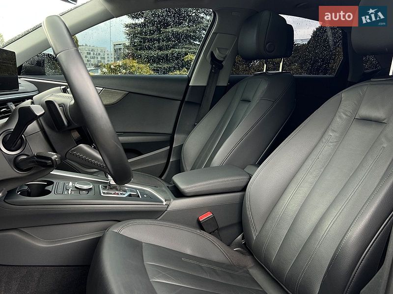 Седан Audi A4 2019 в Львове