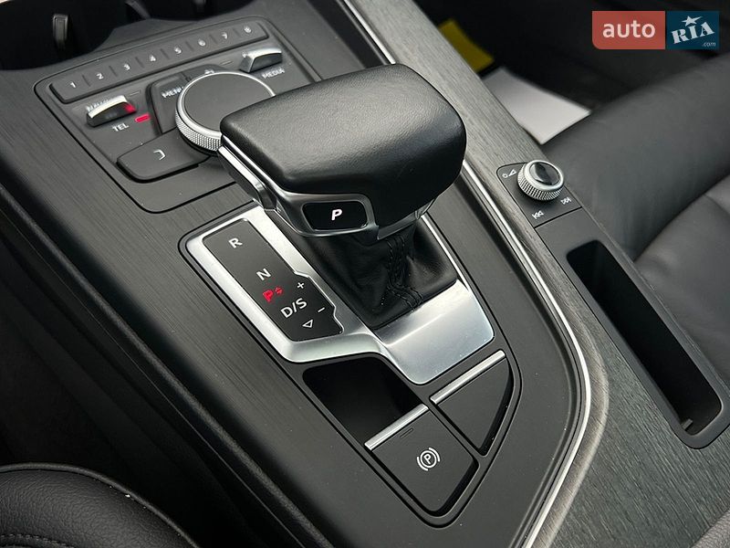 Седан Audi A4 2019 в Львове
