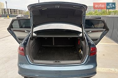 Седан Audi A4 2014 в Киеве