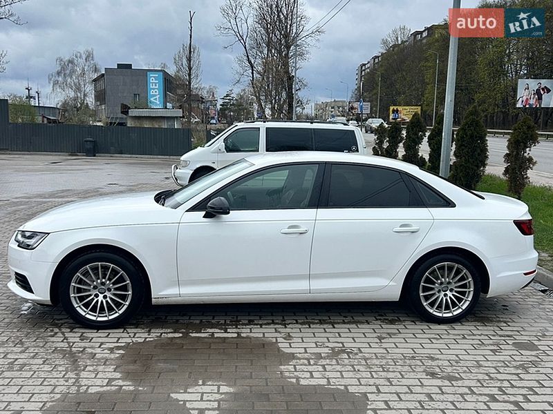 Седан Audi A4 2017 в Львове