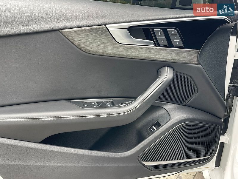 Седан Audi A4 2022 в Києві