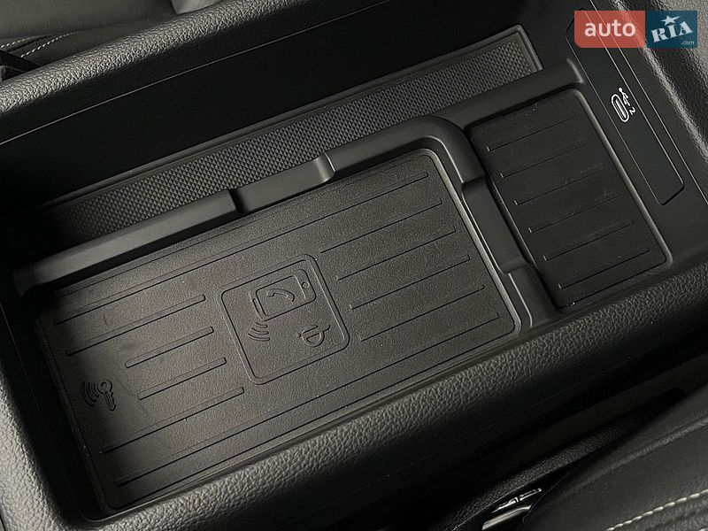 Седан Audi A4 2022 в Києві