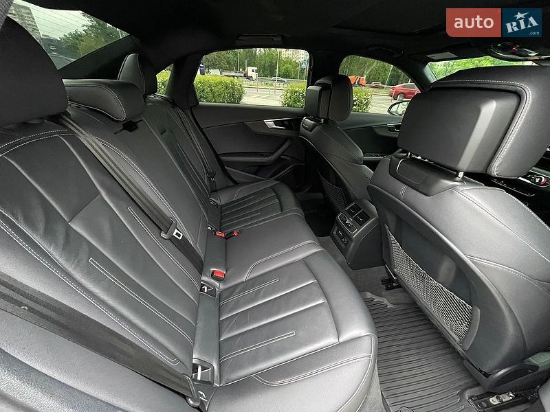 Седан Audi A4 2022 в Києві
