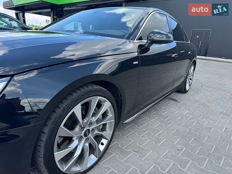 Седан Audi A4 2022 в Львові