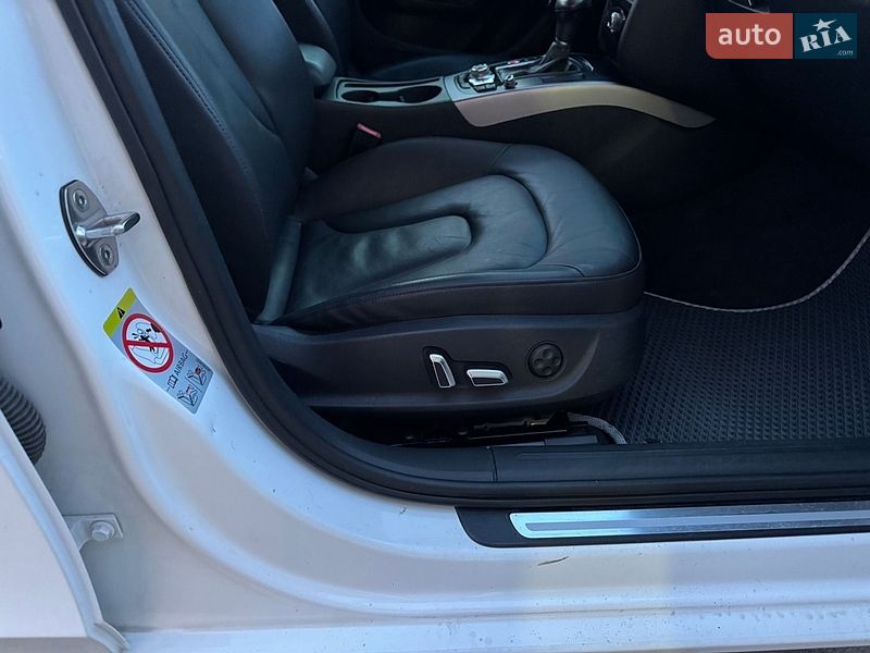 Седан Audi A4 2014 в Львове