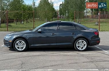 Седан Audi A4 2017 в Луцке