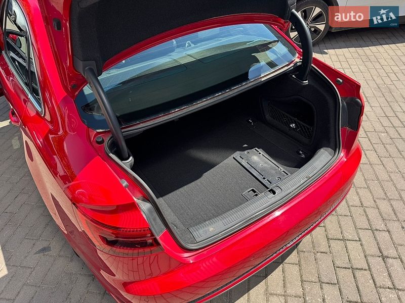 Седан Audi A4 2016 в Ровно