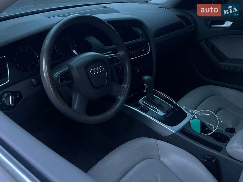 Седан Audi A4 2012 в Киеве