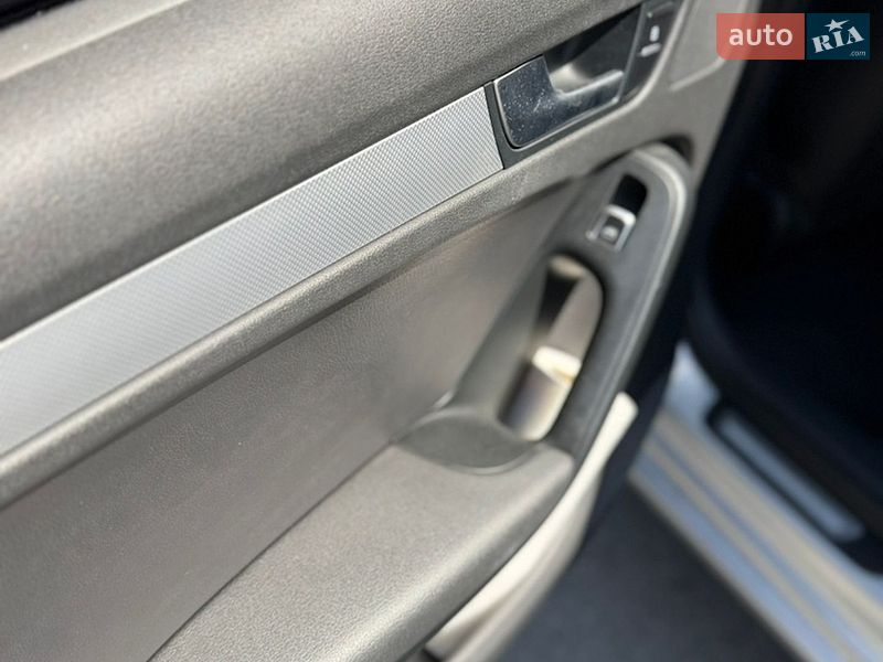 Седан Audi A4 2012 в Києві