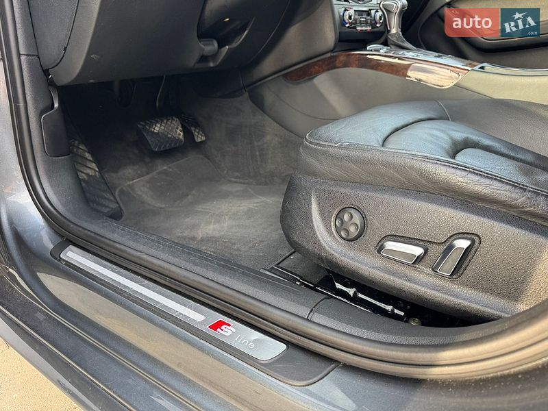 Седан Audi A4 2014 в Львове