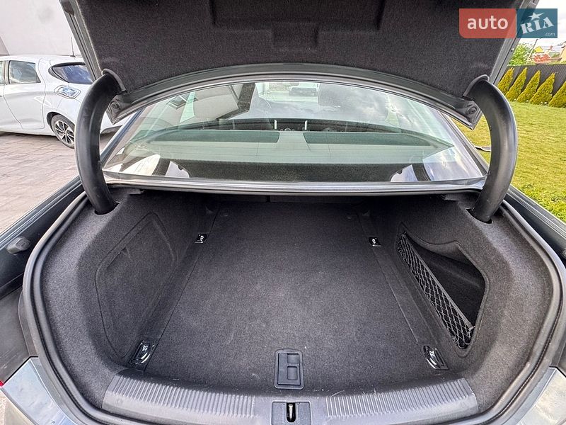 Седан Audi A4 2014 в Львове