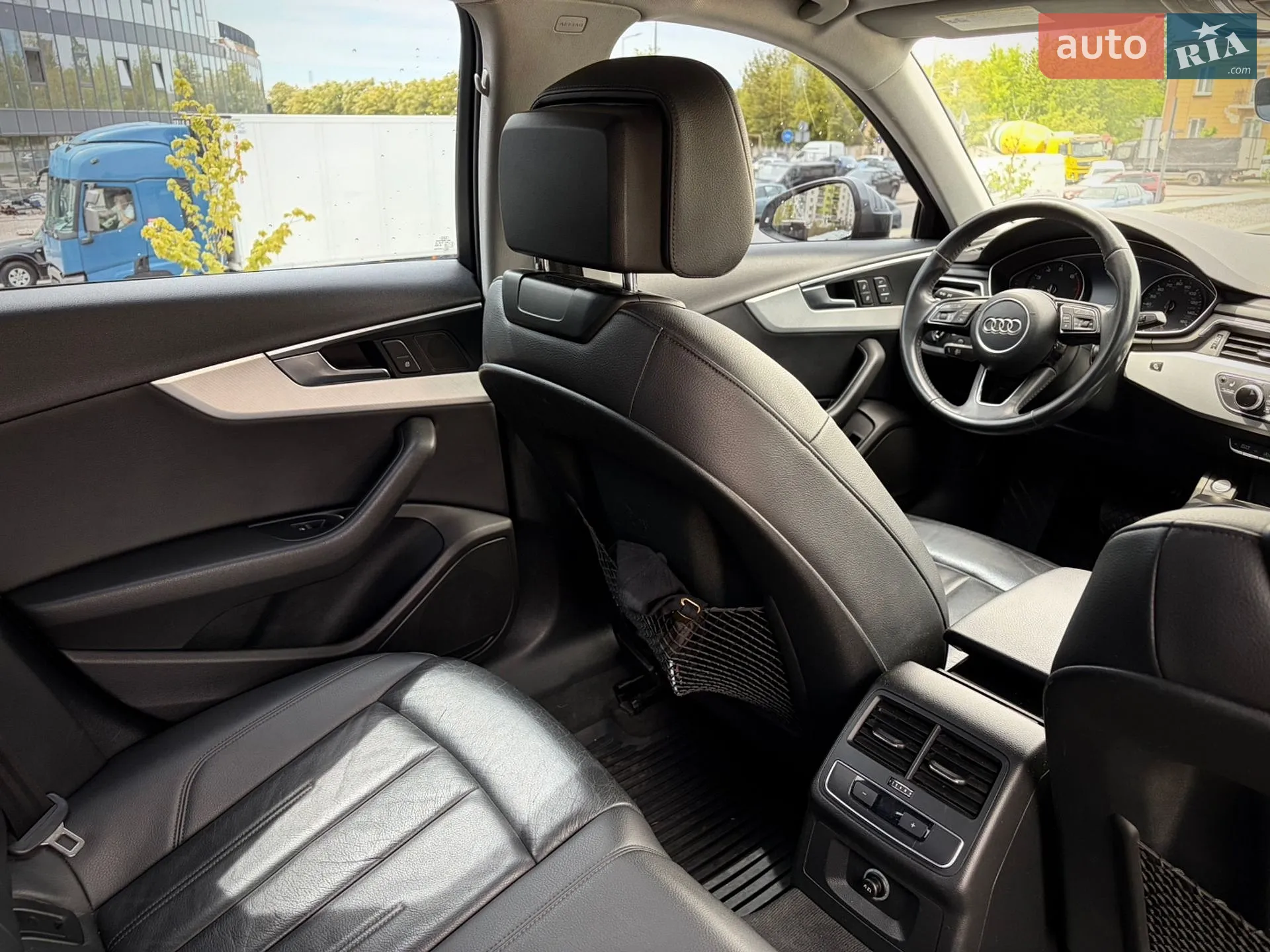Audi A4 2017 VIN WAUDNAF47JA065150 фото оголошення 22 з 35