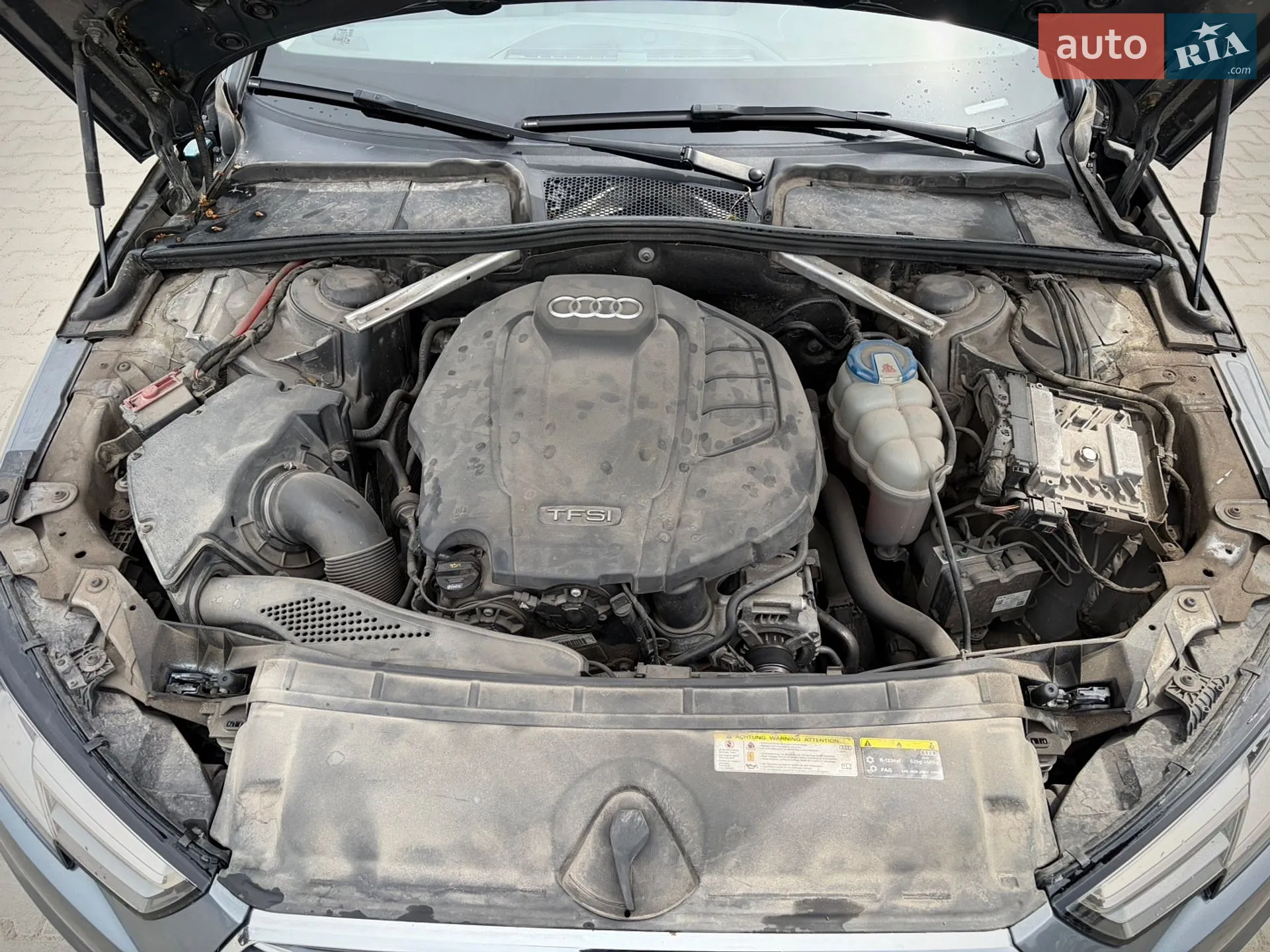 Audi A4 2017 VIN WAUDNAF47JA065150 фото оголошення 33 з 35