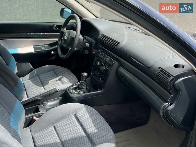Седан Audi A4 1997 в Львове