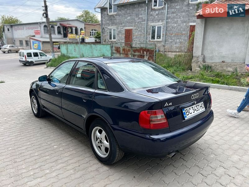 Седан Audi A4 1997 в Львове