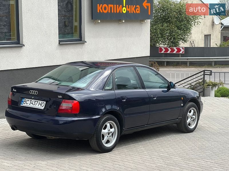 Седан Audi A4 1997 в Львове