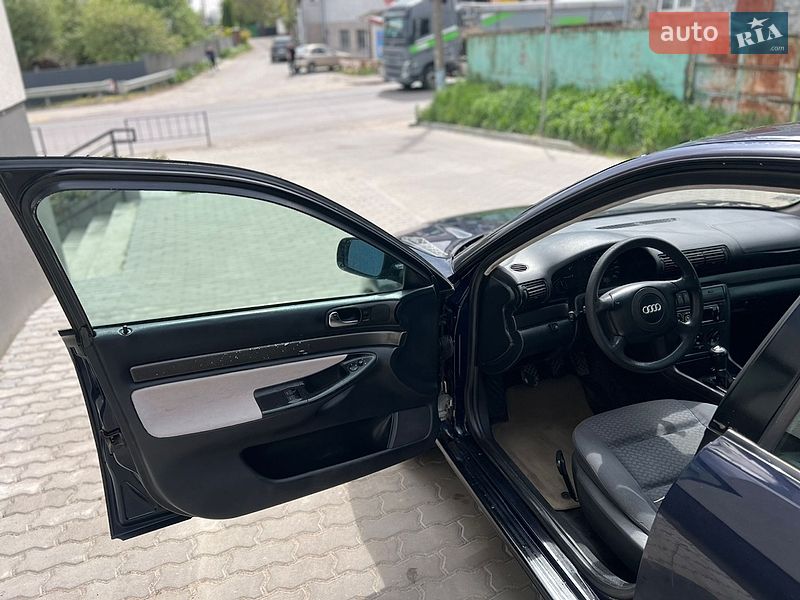 Седан Audi A4 1997 в Львове