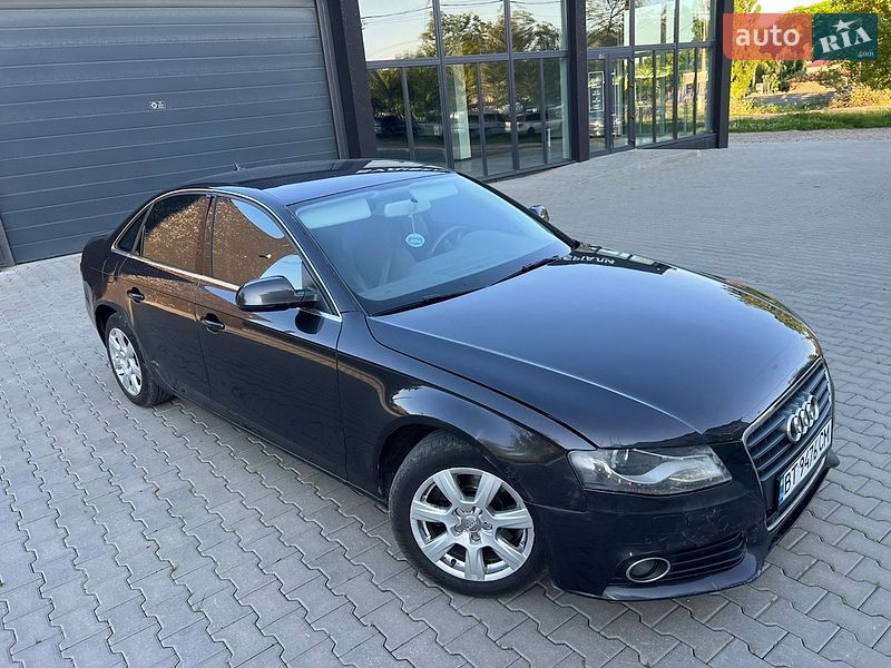Седан Audi A4 2011 в Сторожинці