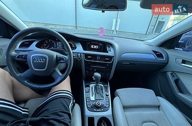 Седан Audi A4 2011 в Сторожинці