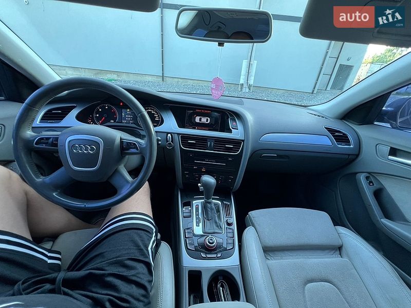 Седан Audi A4 2011 в Сторожинці