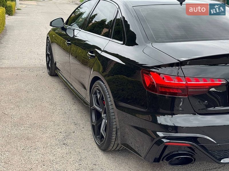 Седан Audi A4 2021 в Виннице