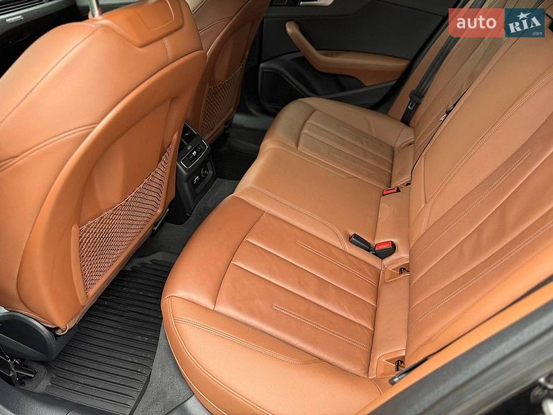 Седан Audi A4 2021 в Виннице