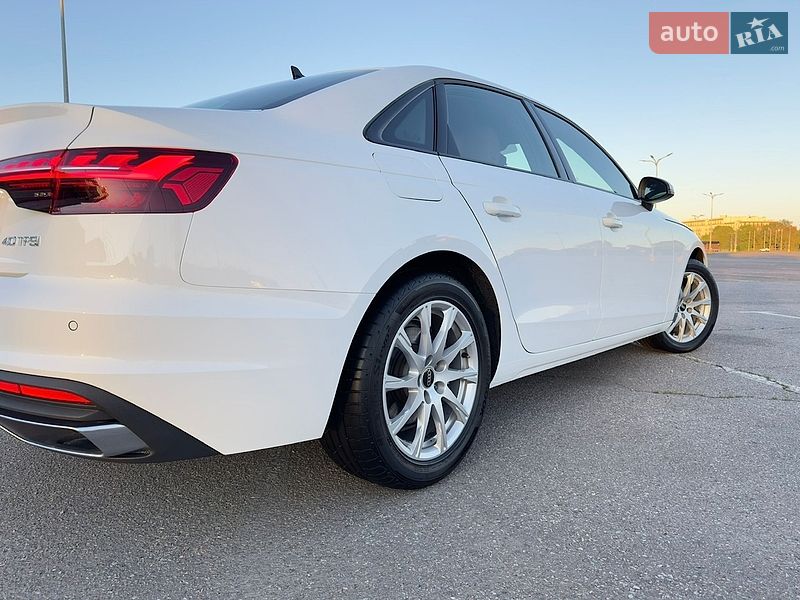 Седан Audi A4 2022 в Одессе