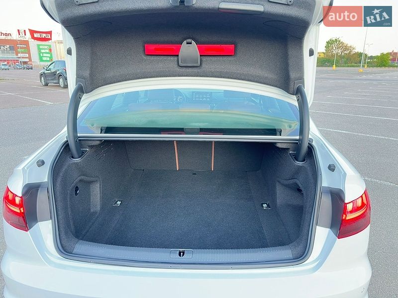 Седан Audi A4 2022 в Одессе