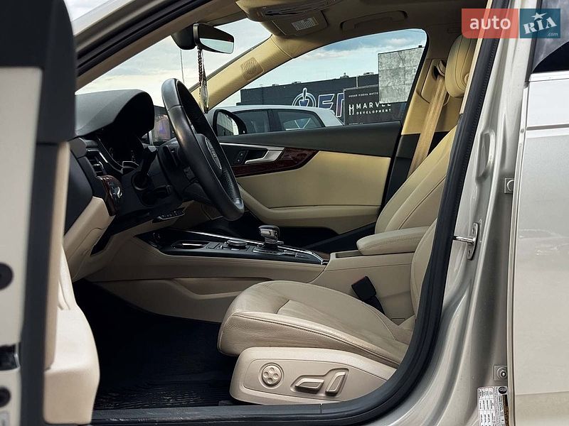 Седан Audi A4 2016 в Львове