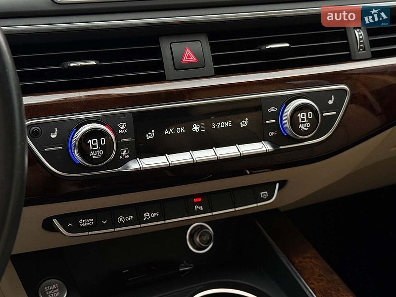 Седан Audi A4 2016 в Львове