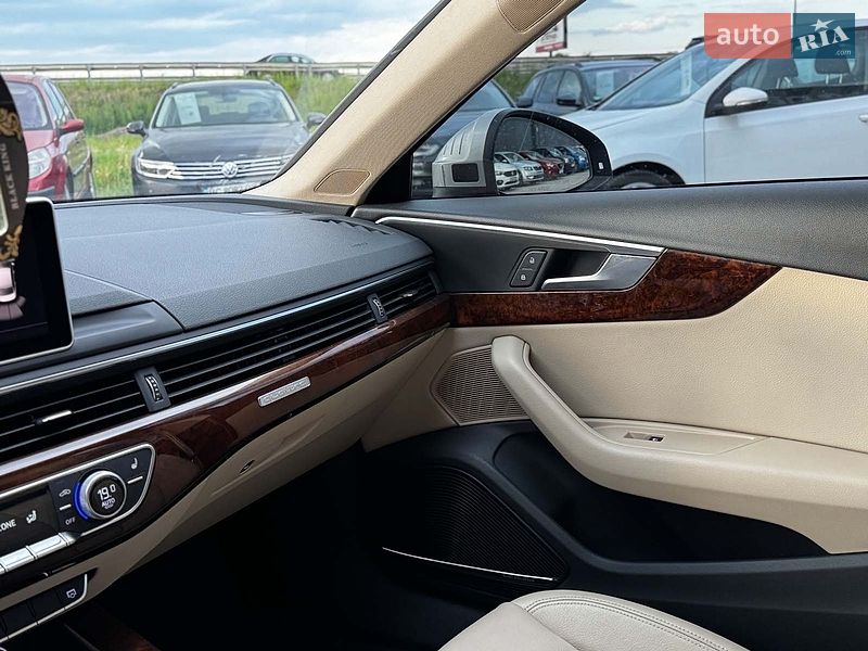 Седан Audi A4 2016 в Львове