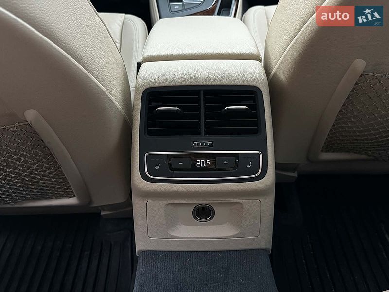 Седан Audi A4 2016 в Львове