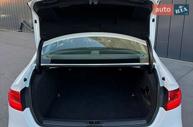 Седан Audi A4 2015 в Рівному