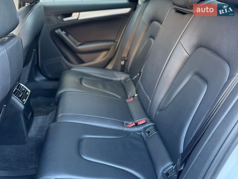 Седан Audi A4 2015 в Рівному