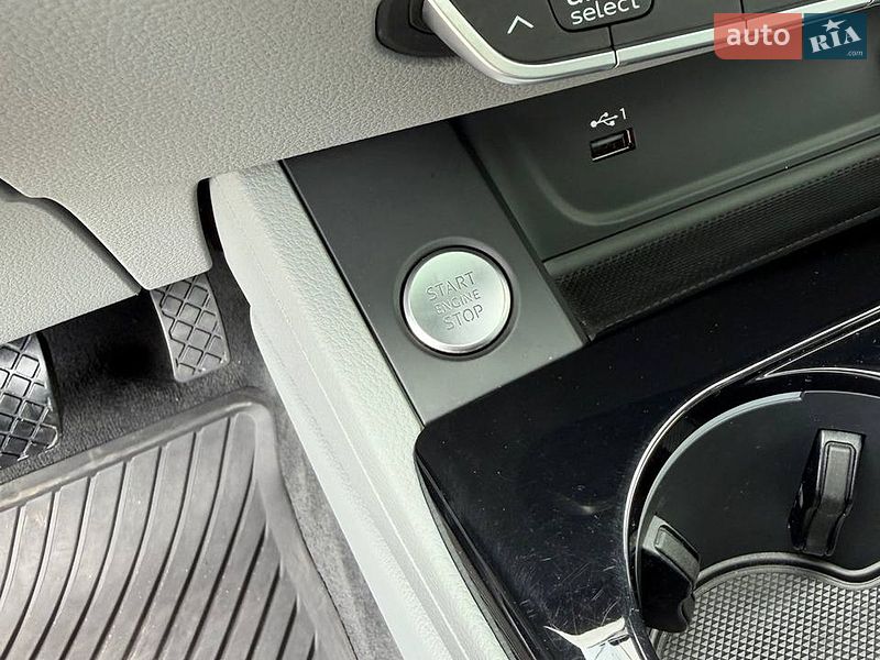 Седан Audi A4 2021 в Львове