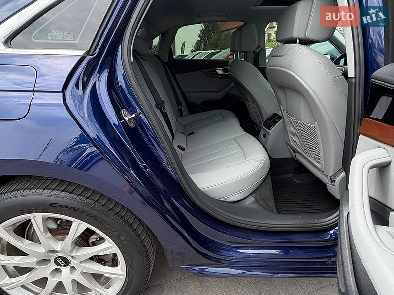 Седан Audi A4 2021 в Львове