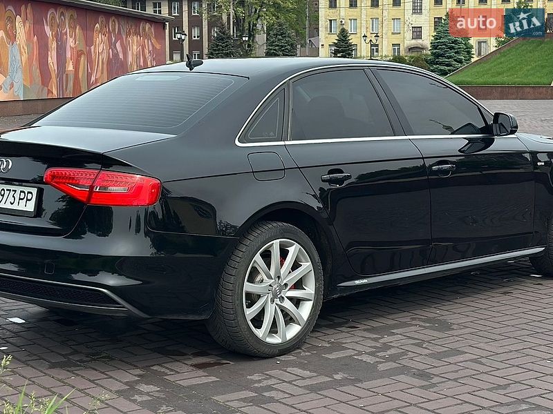 Седан Audi A4 2013 в Дніпрі
