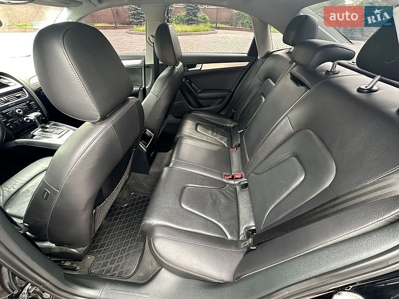 Седан Audi A4 2013 в Дніпрі