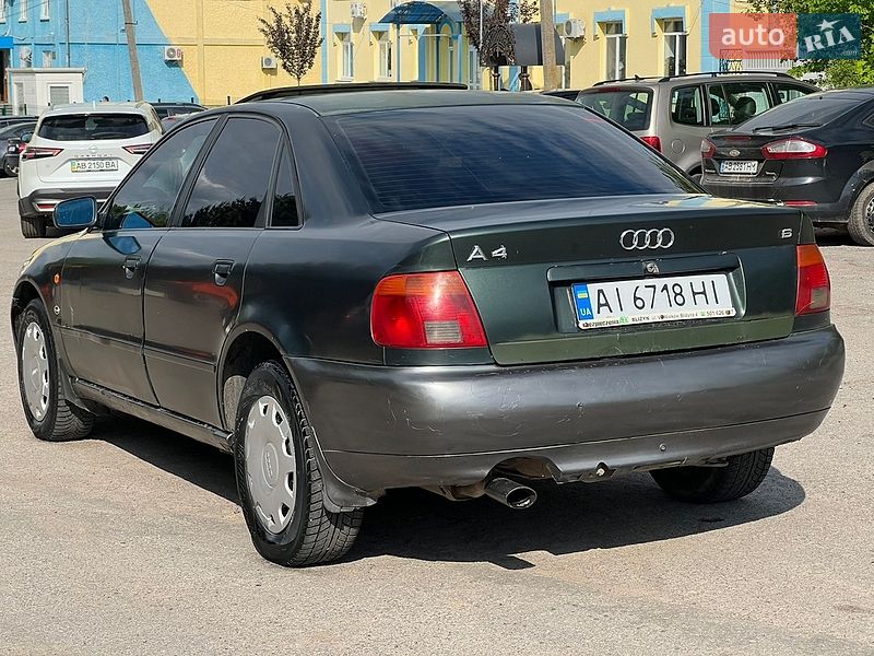 Седан Audi A4 1995 в Виннице