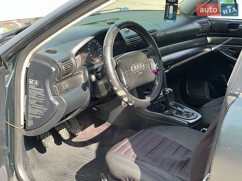 Седан Audi A4 1995 в Виннице