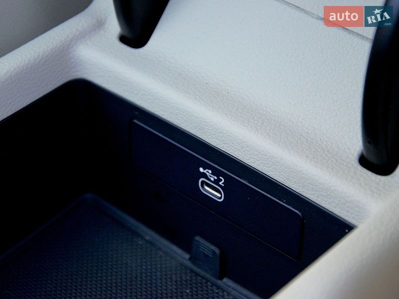 Седан Audi A4 2023 в Киеве
