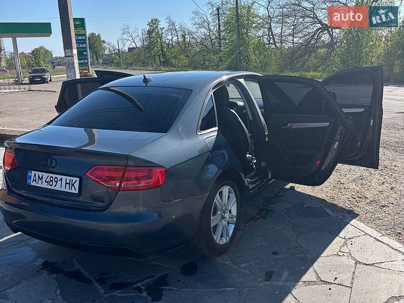 Седан Audi A4 2011 в Фастове