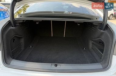 Седан Audi A4 2016 в Львове