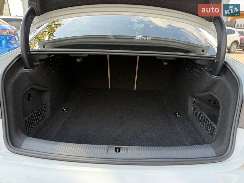 Седан Audi A4 2016 в Львове