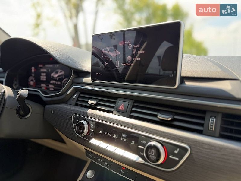 Седан Audi A4 2016 в Львове