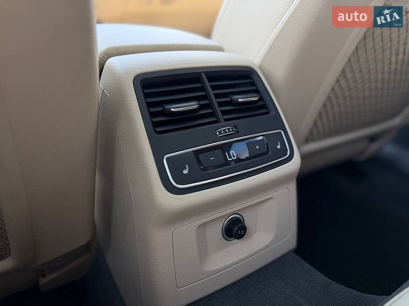 Седан Audi A4 2016 в Львове